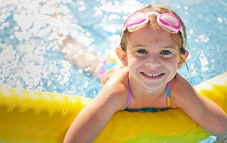 Inflatable swimming pool